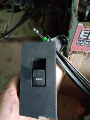 Toyota Corolla Sol Arka Cam Acma Dügmesi 2013-2019