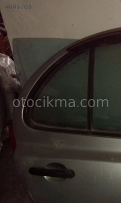 2009 çıkma nissan micra sağ kelebek camı
