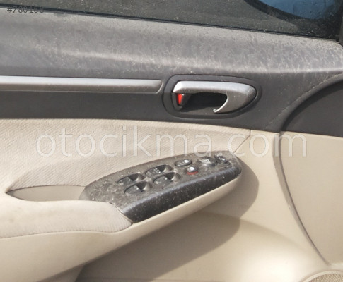 2011 HONDA CİVİC SOL ÖN KAPI KOLÇAĞI HATASIZ.