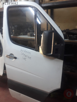 MERCEDES SPRİNTER 2015 ÇIKMA ORJİNAL HATASIZ  SAĞ ÖN KAPI