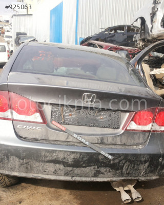 2011 HONDA CİVİC ORİJİNAL BAGAJ CAMI.