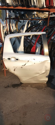 Toyota Yaris sağ arka kapı orijinal çıkma