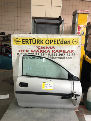 Opel corsa b sağ ön kapı