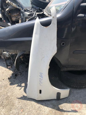 Mazda 323 Sol Ön Çamurluk Beyaz Hatasız Orjinal Çıkma