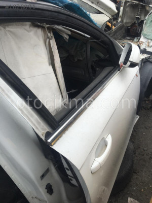 Audi A4 B8 sağ ön kapı hatasız orjinal çıkma