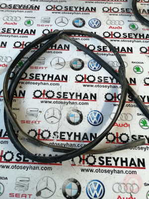 Toyota carina 1998 sağ arka kapı toz lastiği
