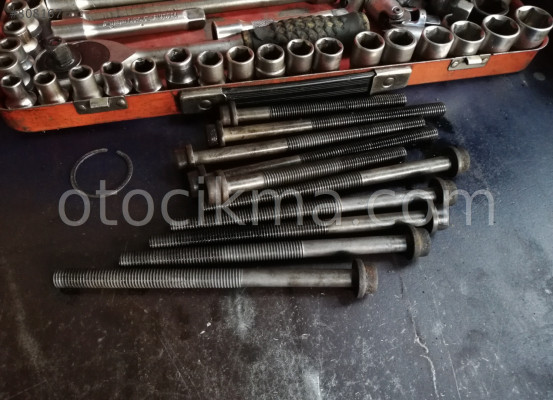 FORD CONNECT SİLİNDİR KAPAK SAPLAMASI 10 ADET