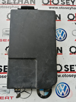 1K0915443  vw caddy 2005 akü kapağı