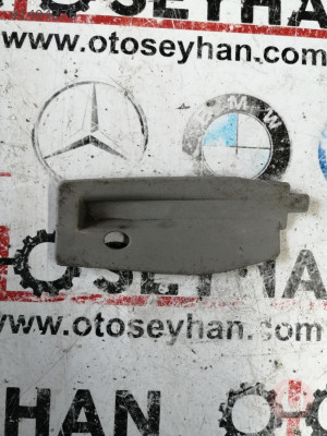1K0864227C vW golf 5 sağ yolcu ayak havalandırma kapağı