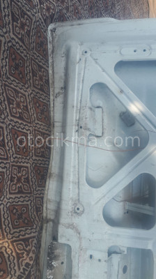 Ford Costum arka bagaj kapagi