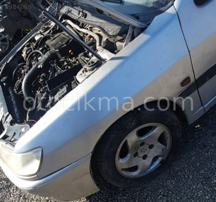 1998 model peugeot 306 1.8 benzinli çıkma sol ön çamurluk