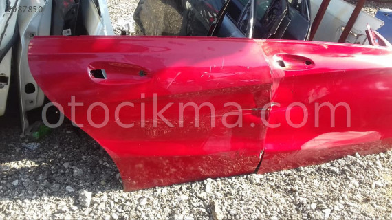 Mercedes A.180 2015 MODEL Sağ iki kapı az kusurlu orjinal çı