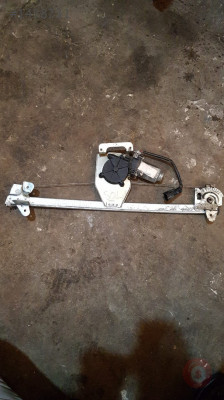 mahindra çıkma sol arka cam krikosu