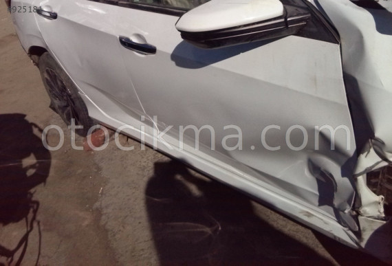 2017 HONDA CİVİC ORİJİNAL SAĞ YAN PANEL.