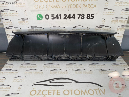 RENAULT MEGANE 2 BAGAJ KİLİDİ ÜST PLASTİĞİ ORJİNAL ÇIKMA