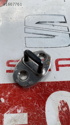 3B0837033T volkswagen caddy kapı kilit karşılığı ön