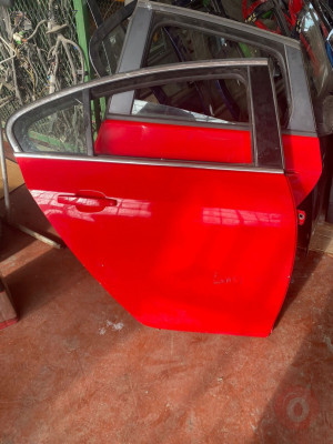 Opel insignia sağ arka kapı çıkma