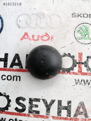 1J0512135A vw bora golf 4 amortisör üst kapağı