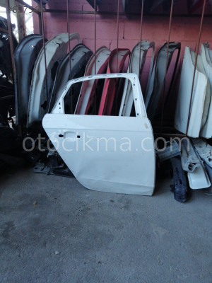 Audi A4 2014 sağ arka kapı