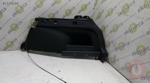 VOLKSWAGEN PASSAT VARİANT  BAĞAJ YAN KAPLAMA 3G9867428J