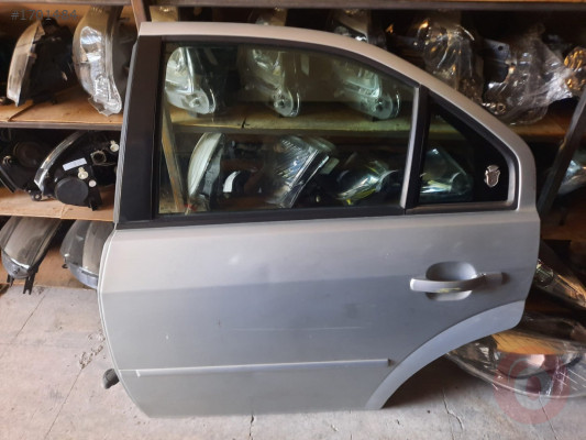 Ford mondeo sol arka kapi dolu