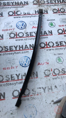 6J4839614 seat ibiza 2015 sağ arka kapı cam kızağı