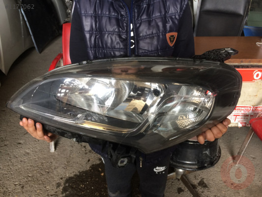 2016 model Fiat doblo çıkma ön sağ far