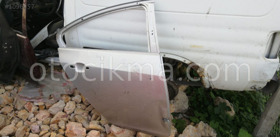 opel insignia çıkma sağ arka kapı