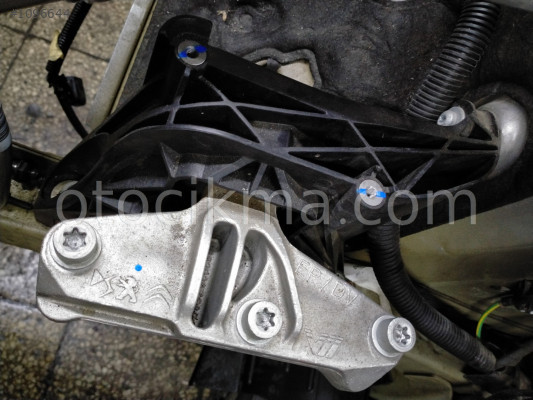 Peugeot 3008 motor kulak sağ