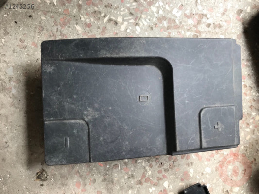 Opel insignia akü üst kapağı 12772394