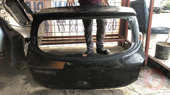 dacia sandero bagaj kapısı ve tüm çıkma orjinal parçalar