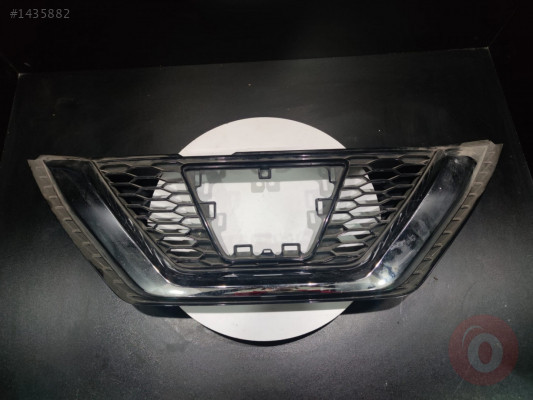 Nissan Qashqai Ön Panjur 62310