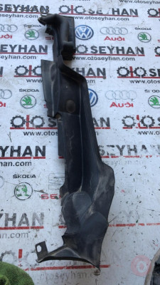 8W0821169 audi a4 2017 ön sol çamurluk üst su tahliye kaplam