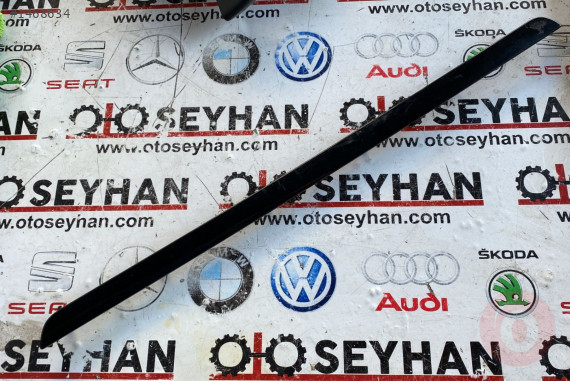 1K4867439 volkswagen golf 5 jetta sol ön kapı kartonu çıtası