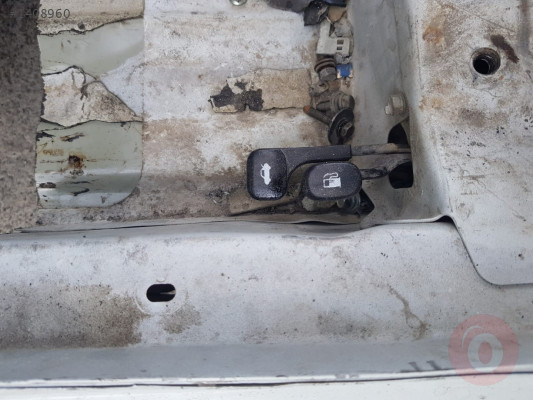 Hyundai Accent Blue Bagaj Açma Kolu Hatasız Orjinal Çıkma