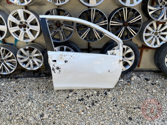 Toyota yaris ön sag çıkma kapı