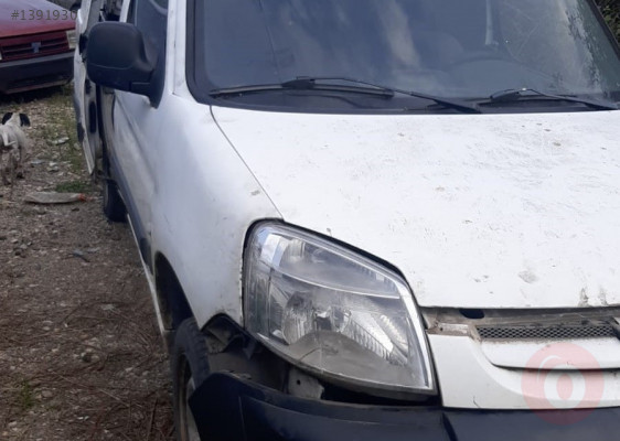 2006 model peugeot partner 1.9 çıkma  sağ yan panel