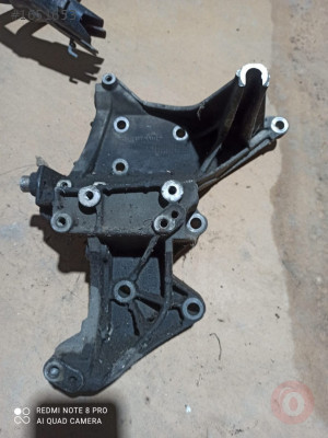 RENAULT LAGUNA 1  BAĞLANTI KULAĞI BRAKETİ F4R MOTOR  Renault