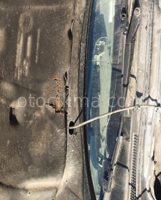 2005 VOLVO V50 HATASIZ ÖN CAM SİLECEK KOLU.