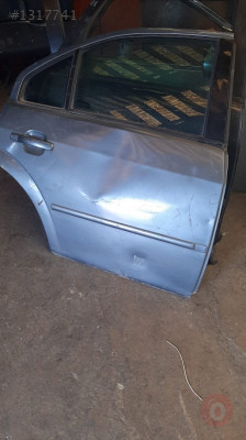 ford mondeo 2 çıkma sağ arka kapı