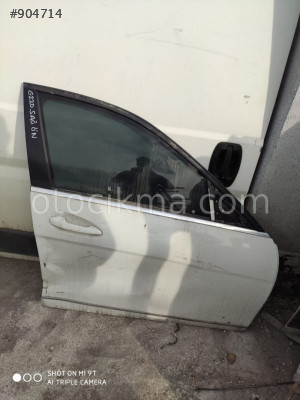 MERCEDES C200 SAĞ ÖN KAPI GÜÇMANLAR OTO