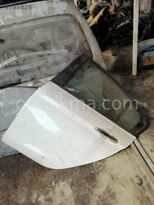 Fiat egea sol arka kapı dolu