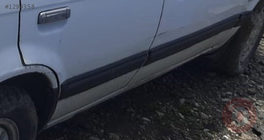 1988 model mazda 323 1.6 çıkma sağ takım kapı bandı