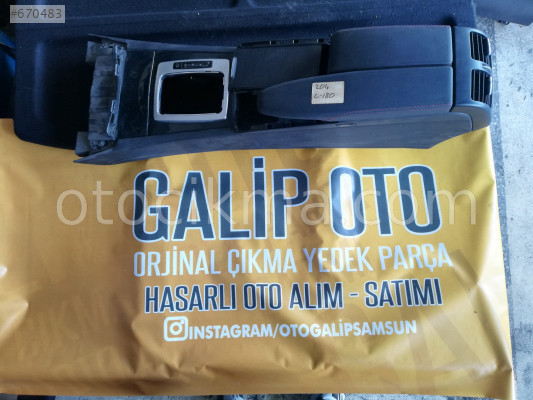 Mercedes C-180 2013 W-204 Orta konsol hatasız orjinal çıkma
