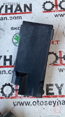 1K0971981A vw golf jetta sağ ön koltuk alt fiş yuvası kapağı