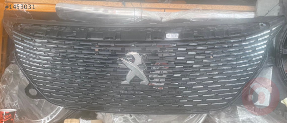 Çıkma Peugeot 2008 ön panjur orjinal