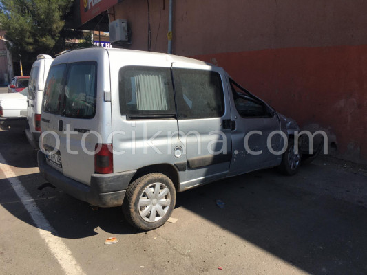 Peugeot partner sağ stop