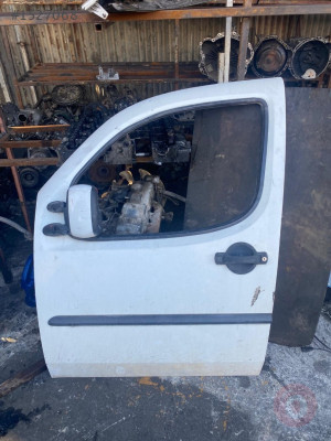 FİAT DOBLO SOL ÖN KAPI CAMI ÇIKMA