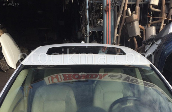 VOLVO S80 ÇIKMA KESME TAVAN MEVCUTTUR.
