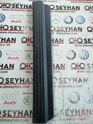 MN123958 mitsubishi l200 2014 sağ ön kapı iç eşik kaplaması